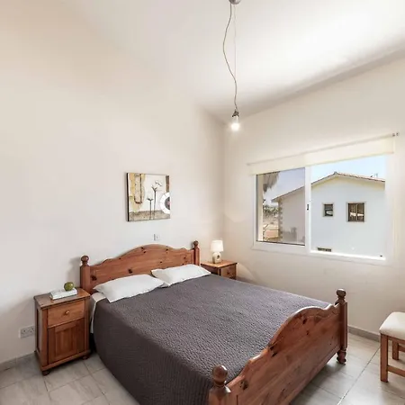 Coral Bee Villa Peyia