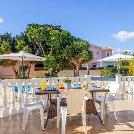 Villa Coral Bee Peyia