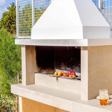 Coral Bee Villa Peyia