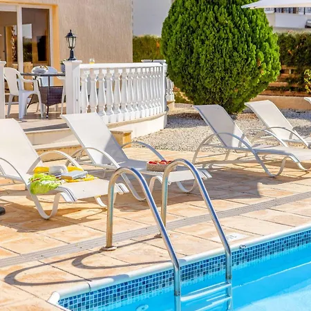 Coral Bee Villa Peyia